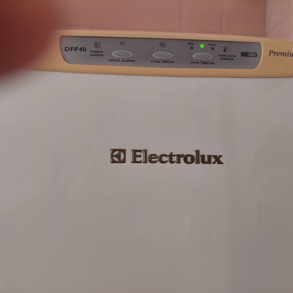 VENDIDA Heladera Electrolux con freezer - Image 2