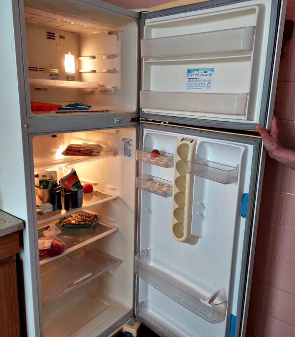 VENDIDA Heladera Electrolux con freezer - Image 3