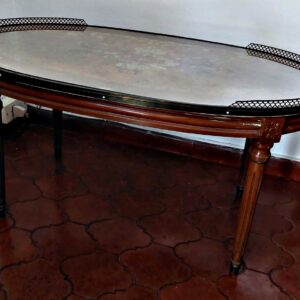 VENDIDA Mesa oval baja con borde bronce