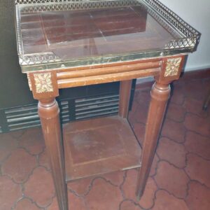 VENDIDA Mesa cuadrada para teléfono estilo francés