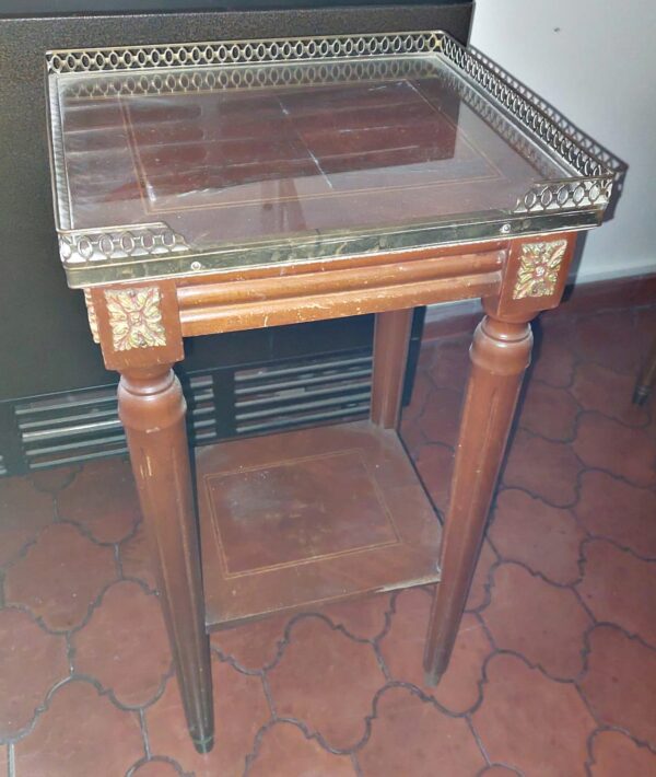 VENDIDA Mesa cuadrada para teléfono estilo francés