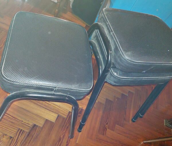 VENDIDOS Bancos patas caño tapizados