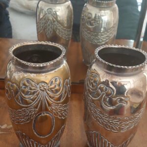 VENDIDOS - Florero de metal bañado en plata