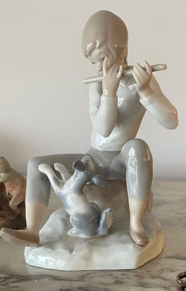 Lladro Niño tocando la flauta